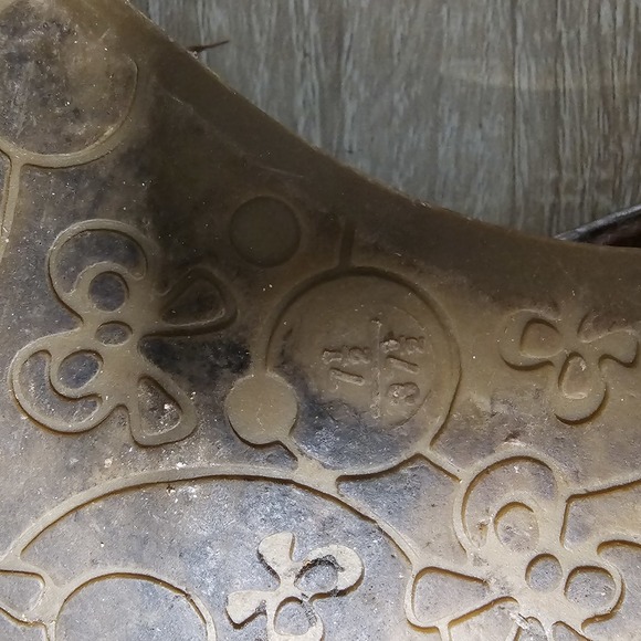 CHARMING CHARLIE | SILVER STRAP SANDAL SIZE 7.5 - Picture 2 of 3